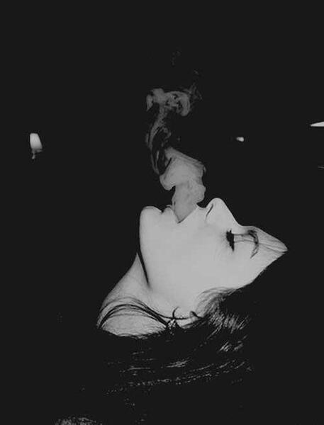عکس دخترونه سیگار