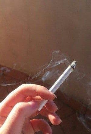 عکس دخترونه سیگار