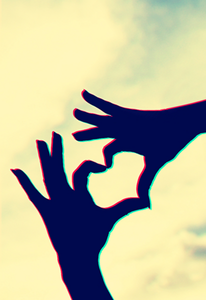 عکس قلب عاشقانه با دست