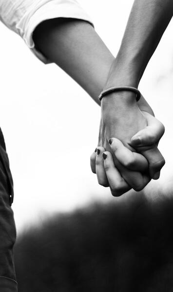 عکس قلب عاشقانه با دست