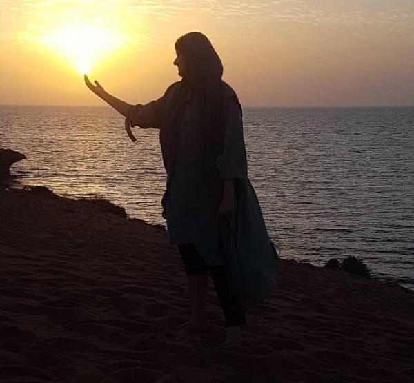 عکس دختر فیک کنار دریا