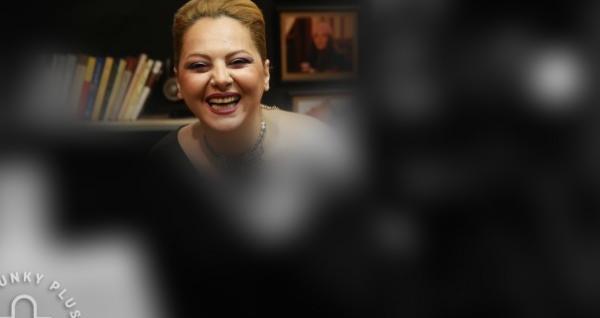 عکس چکامه چمن ماه در اینستاگرام
