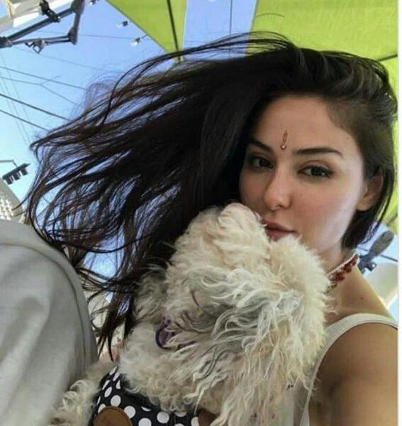 عکسهای حنانه شهشهانی خارج از کشور