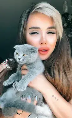 عکس گربه ی نیکا فلاحی