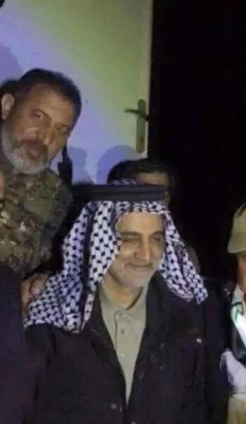 عکس حاج قاسم با چفیه بر سر