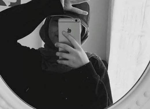 عکس پروف دختر جلو آینه