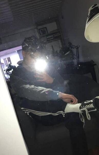 عکس پروف دختر جلو آینه