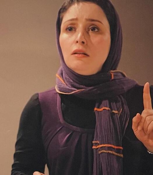 عکس ژاله صامتی در عصر جدید