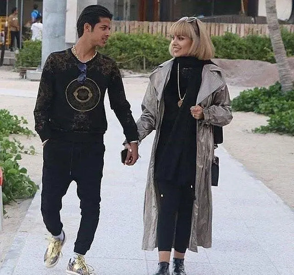 عکسهای مهدی قائدی و همسرش در دبی
