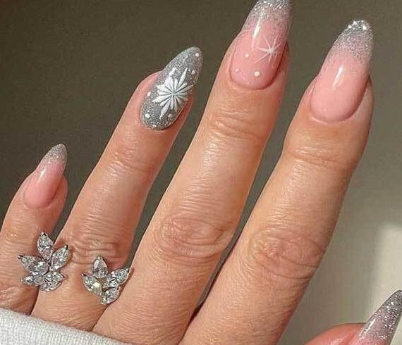 عکس طراحی ناخن گل رز