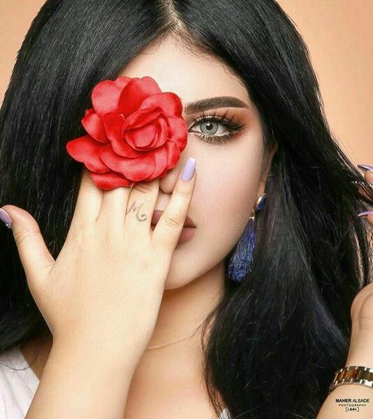 عکس دختر زیبا با گل