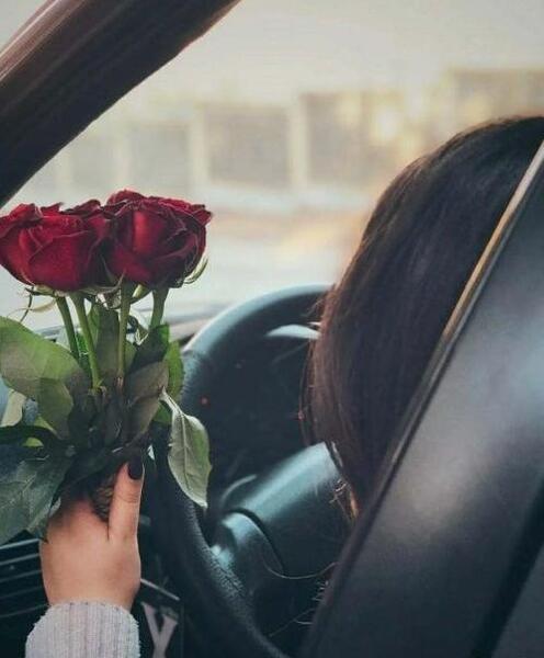 عکس دختر زیبا با گل