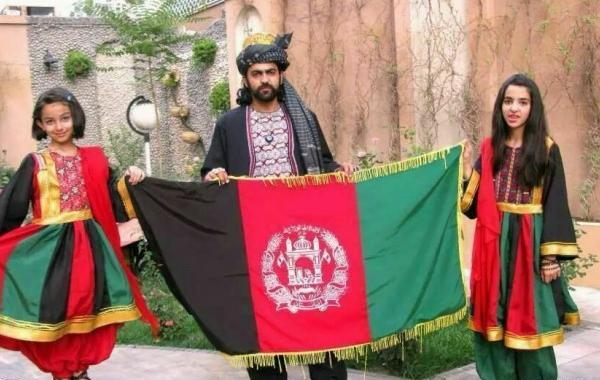عکس دختر افغانی با لباس محلی