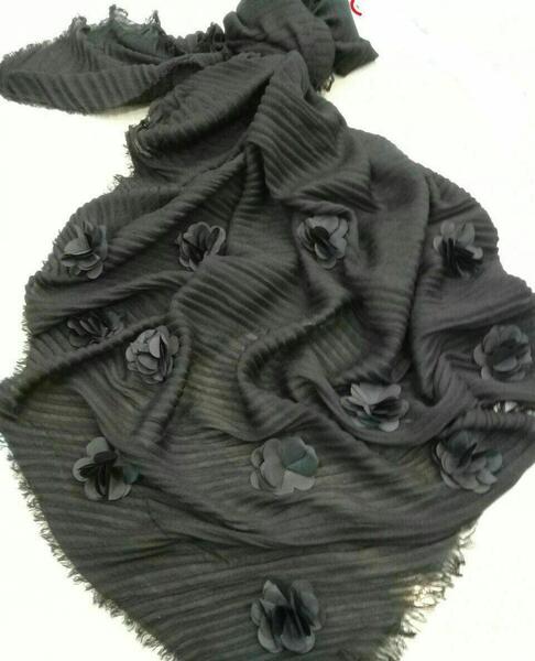 عکس روسری نخی مشکی قواره بزرگ