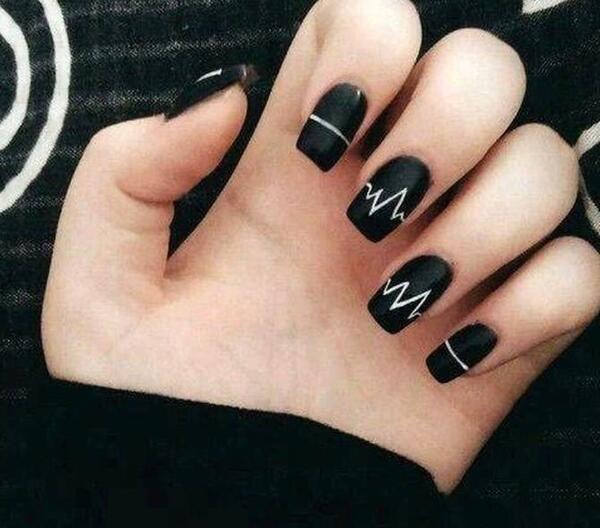 عکس طرح ناخن رنگ مشکی