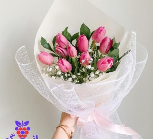 عکس گل لاله روی مقوا