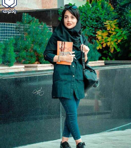 ژست عکس دخترانه با عینک دودی