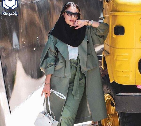 ژست عکس دخترانه با عینک دودی