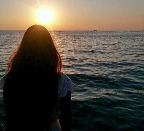 عکس دختر ایرانی پشت به دوربین برای پروفایل