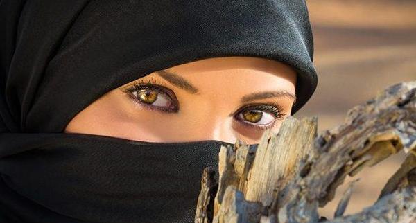 عکس دختر چشم سبز با حجاب