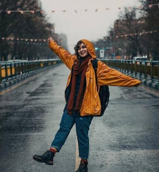 عکس ایستاده زیبا