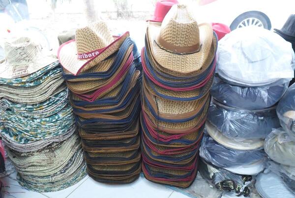 عکس فروشگاه کلاه زمستانی مردانه