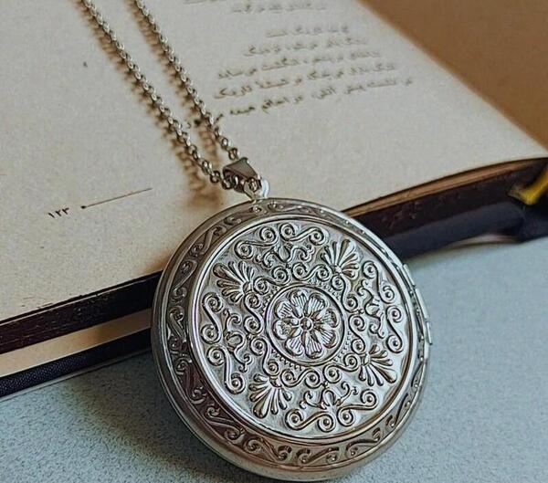 عکس گردنبند جاوید