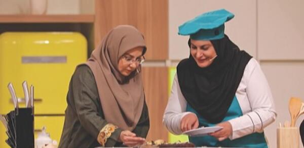 عکس مجری آشپزی با مامان