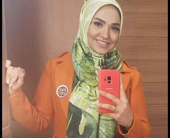 عکس مجری آشپزی با مامان