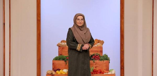 عکس مجری آشپزی با مامان