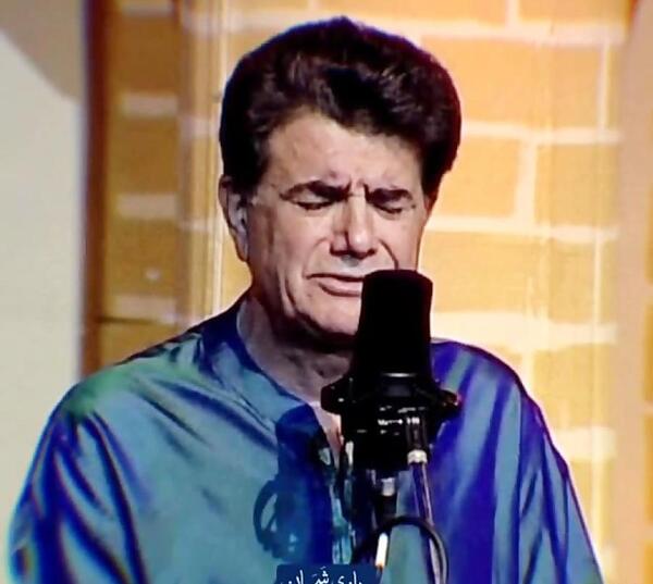 عکس کلیپ استوری پاییز آمد در میان درختان