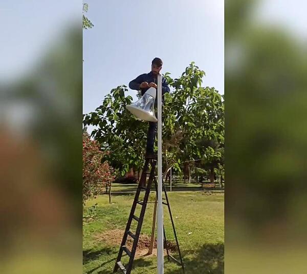 عکس حاج قاسم سلیمانی غمگین