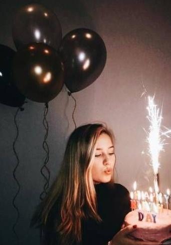 ایده عکس تولد با فشفشه