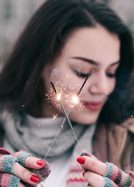 ایده عکس تولد با فشفشه