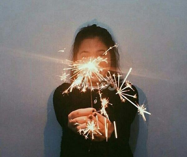 ایده عکس تولد با فشفشه