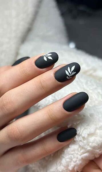 عکس کاشت ناخن سیاه و سفید