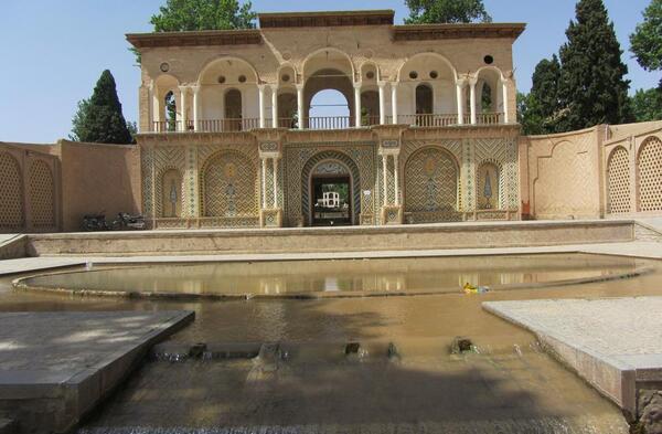 عکس ساختمان طلایی