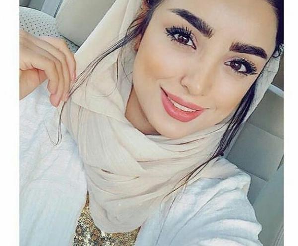 عکس دختر بلوچ با کلاش