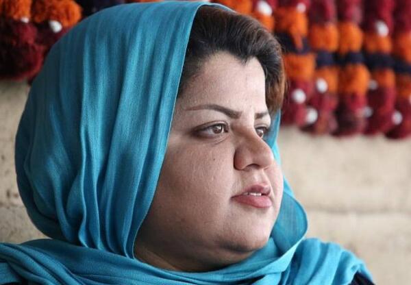 عکس دختر بلوچ با کلاش