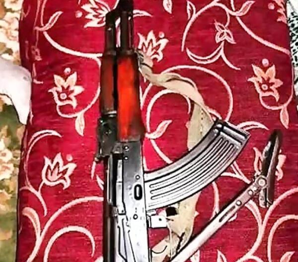 عکس دختر بلوچ با کلاش