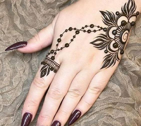 عکس حنا روی دست شیک