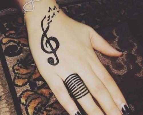 عکس حنا روی دست قشنگ