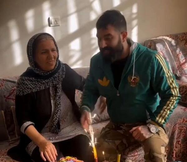 عکس پیمان ادیداس و مادرش
