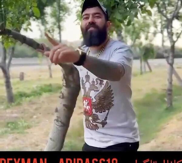 عکس پیمان ادیداس و مادرش