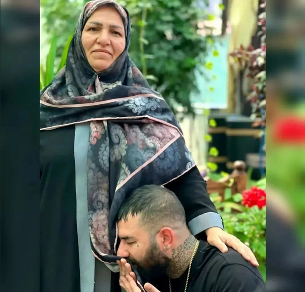 عکس پیمان ادیداس و مادرش