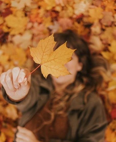 عکس زمینه پاییزی دخترانه