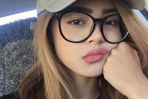 عکس دختر غمگین با کلاه