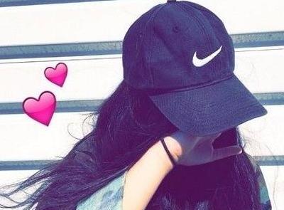 عکس دختر غمگین با کلاه