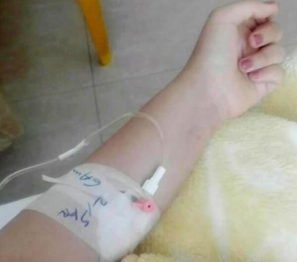 عکس دست سرم زده دختر بندری