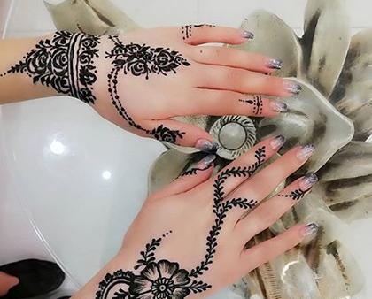 عکس طرح حنا روی دست دخترانه